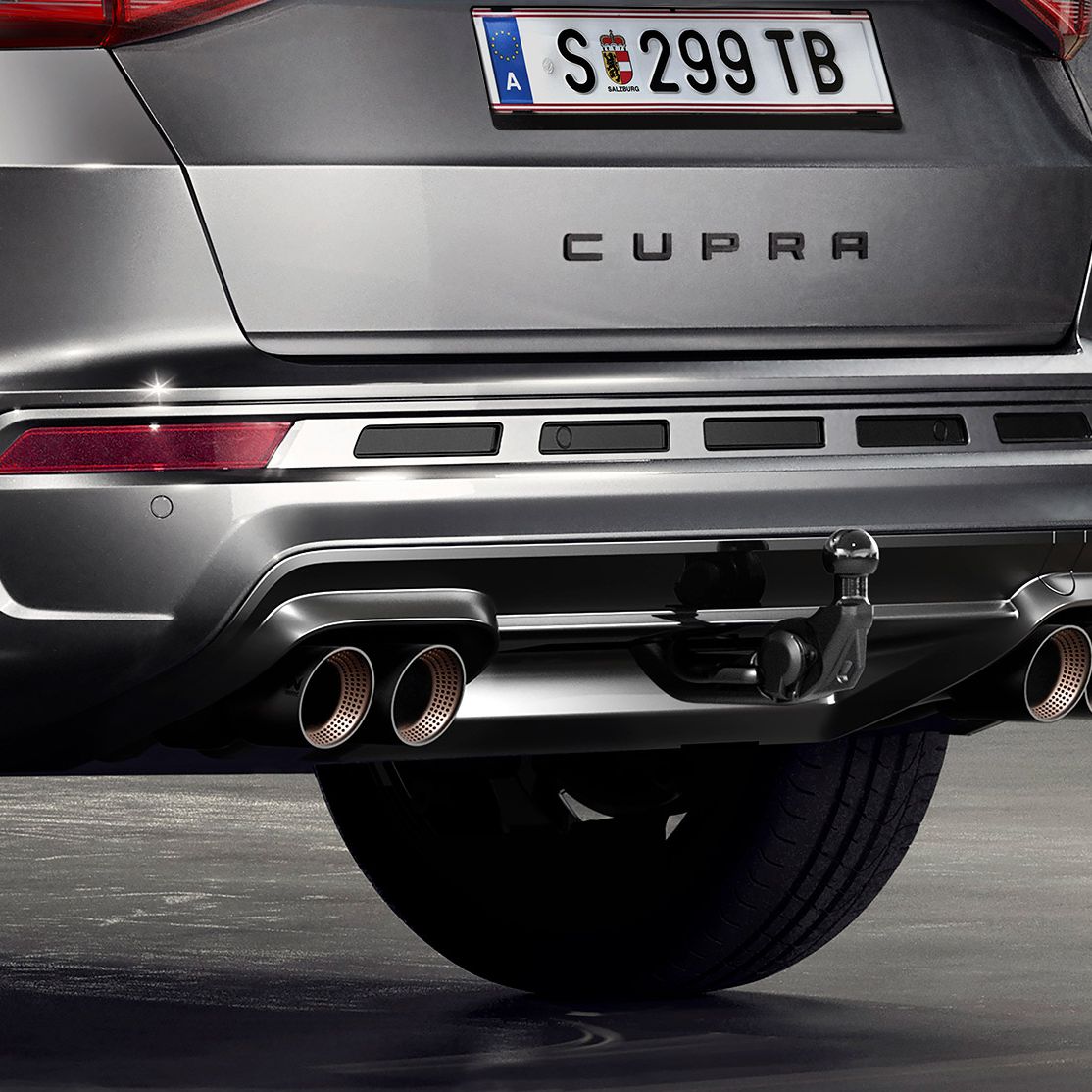 Detailansicht des CUPRA Ateca Hecks mit Anhängerkupplung