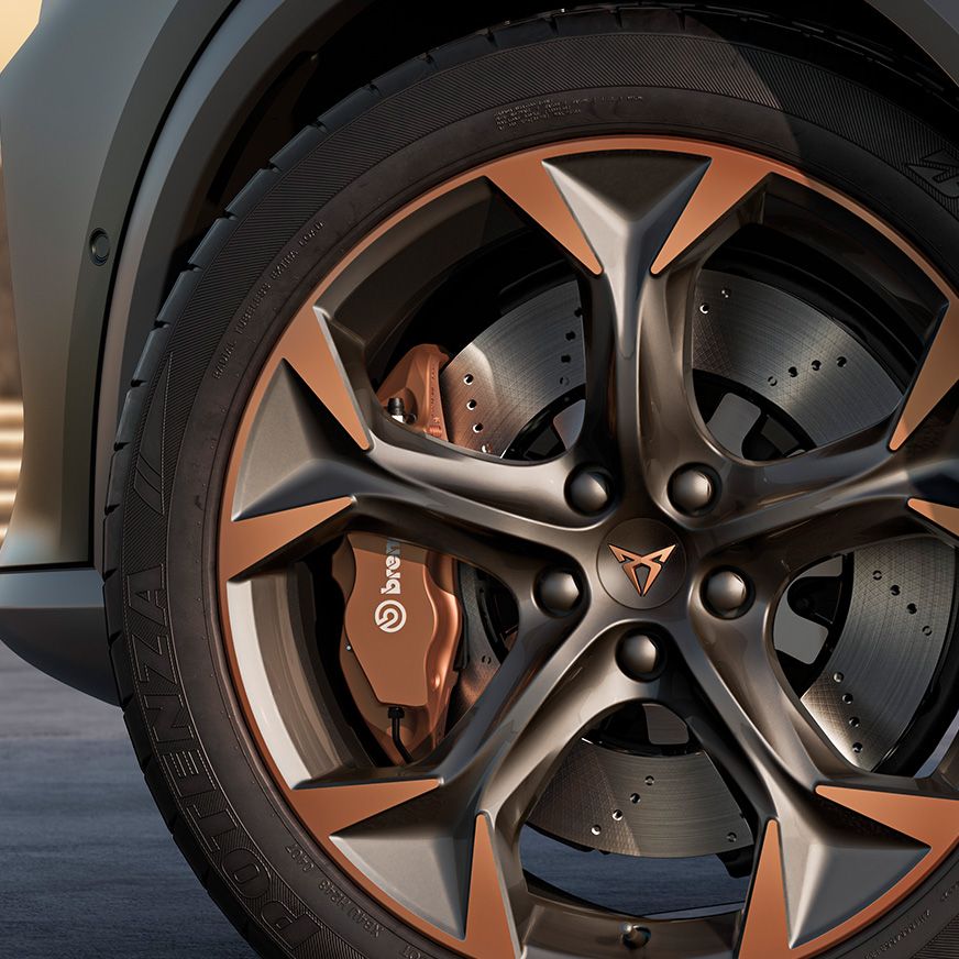 Detailaufnahme CUPRA Formentor Brembo-Scheibenbremsen in Kupfer