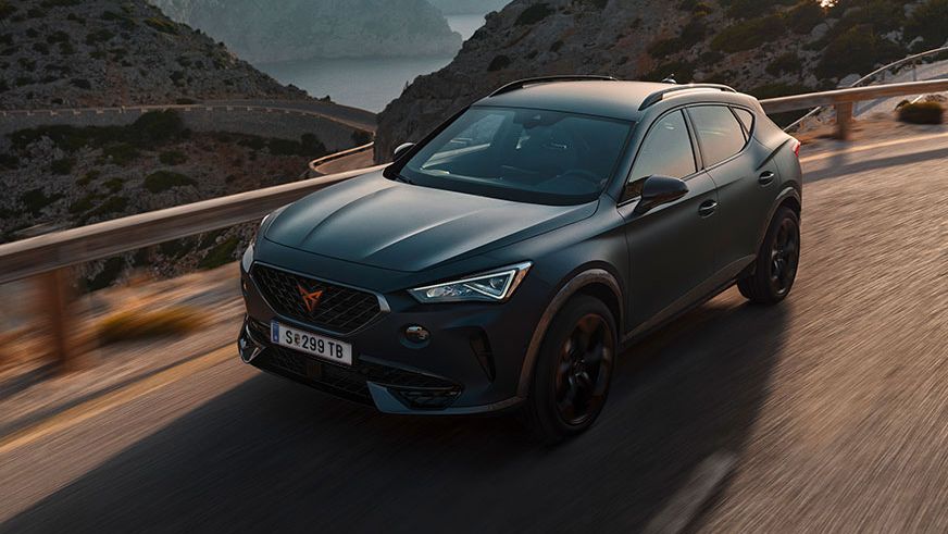 Ein Cupra Formentor in voller Fahrt