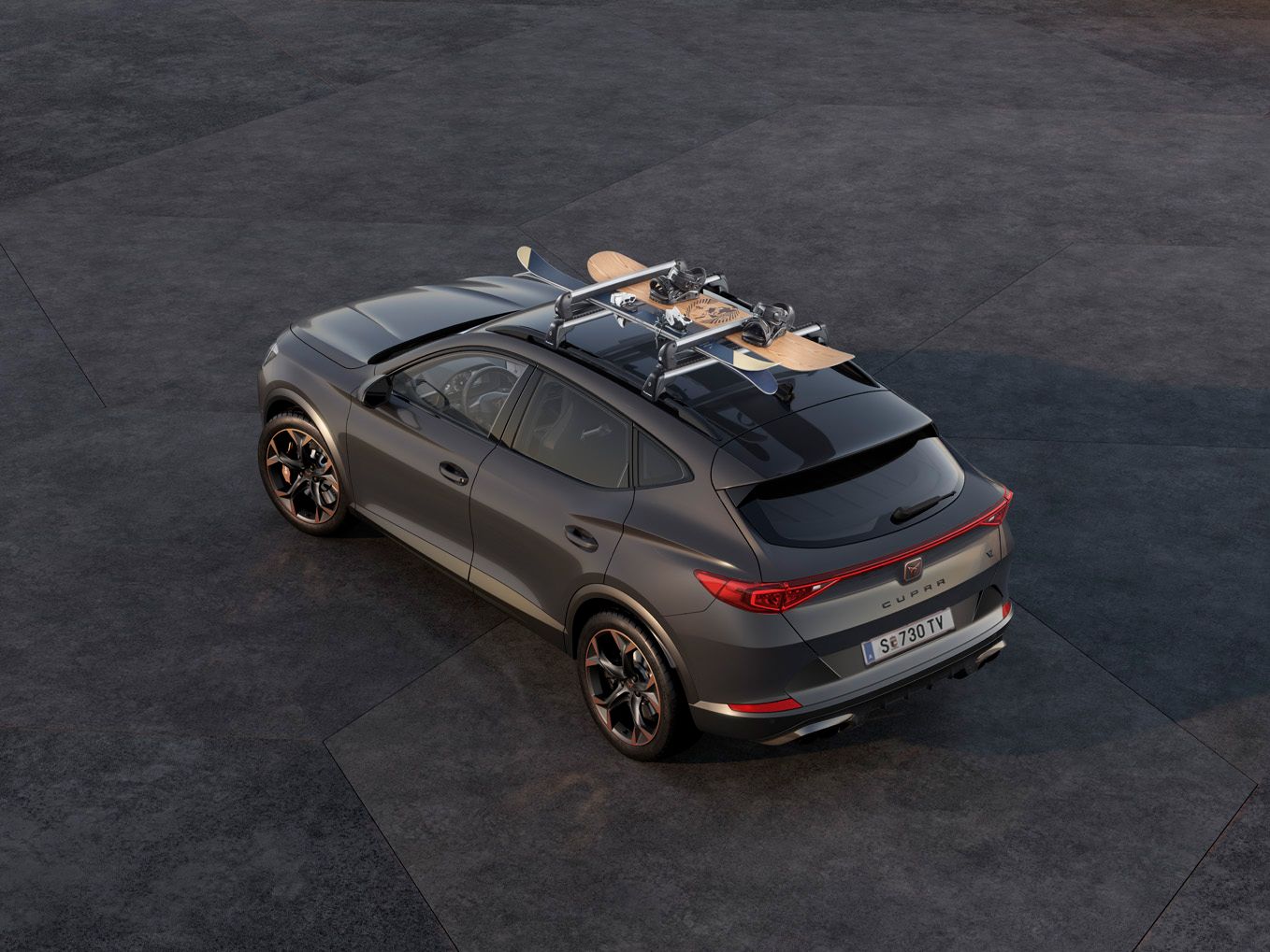 CUPRA Formentor mit Ski- und Snowboardhalter